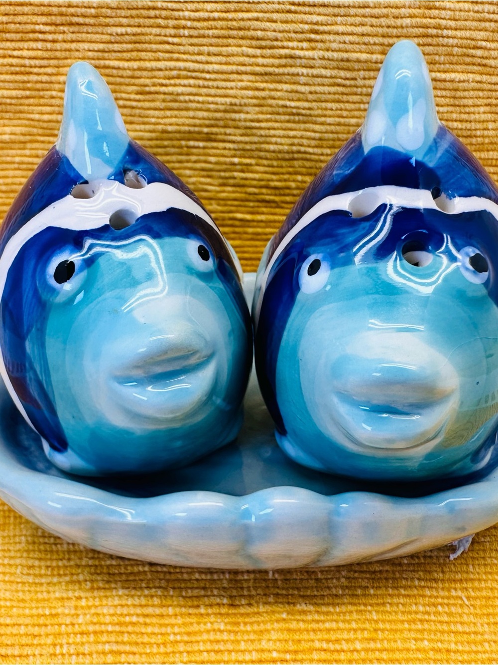 Vintage Beachcombers Ceramic Tropical Fish Salt & Pepper shakers with tray